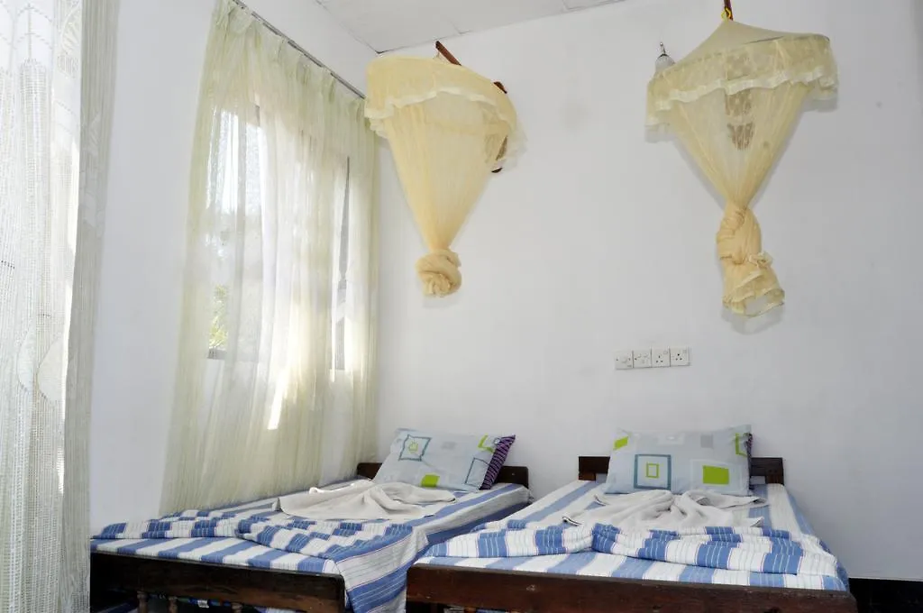 נגומבו Marshal Beach Guesthouse 0*,